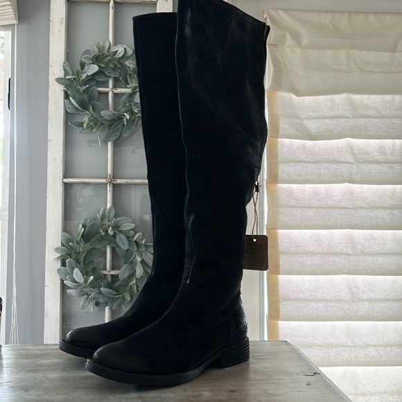 NWOT Born Women’s Borman Boots, size 6, distressed black, zip back. Beautiful! - Picture 1 of 13
